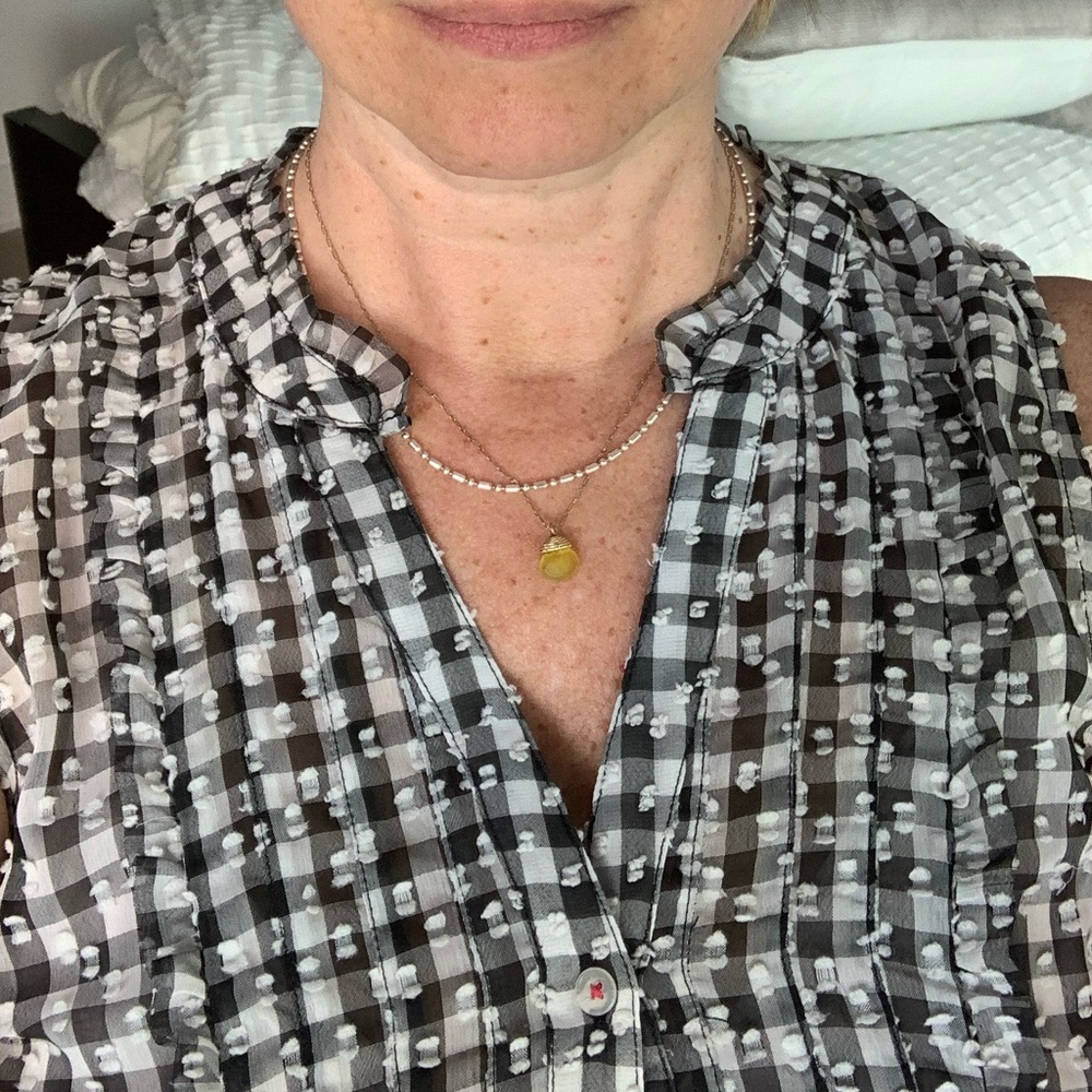 Dainty gold necklace with green stone - Picture 4 of 5